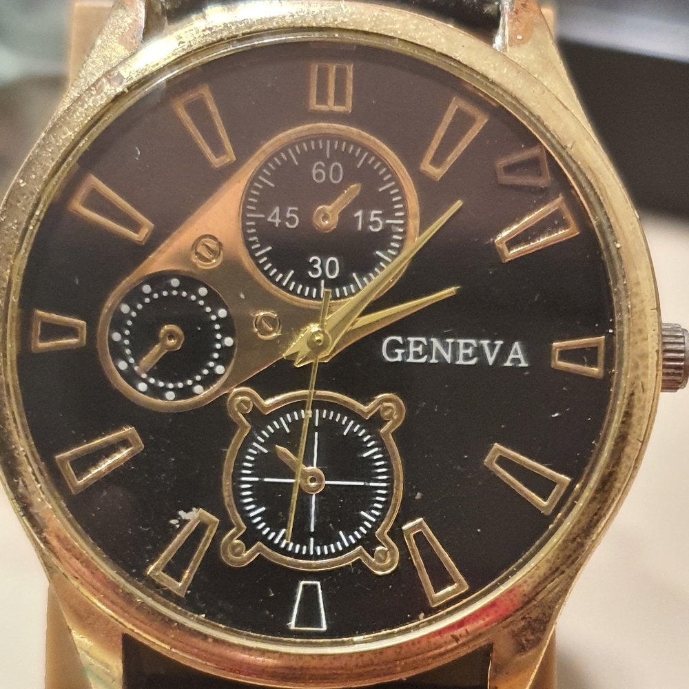 10/$20 Geneva Goldtone/Black Leather Men's Watch